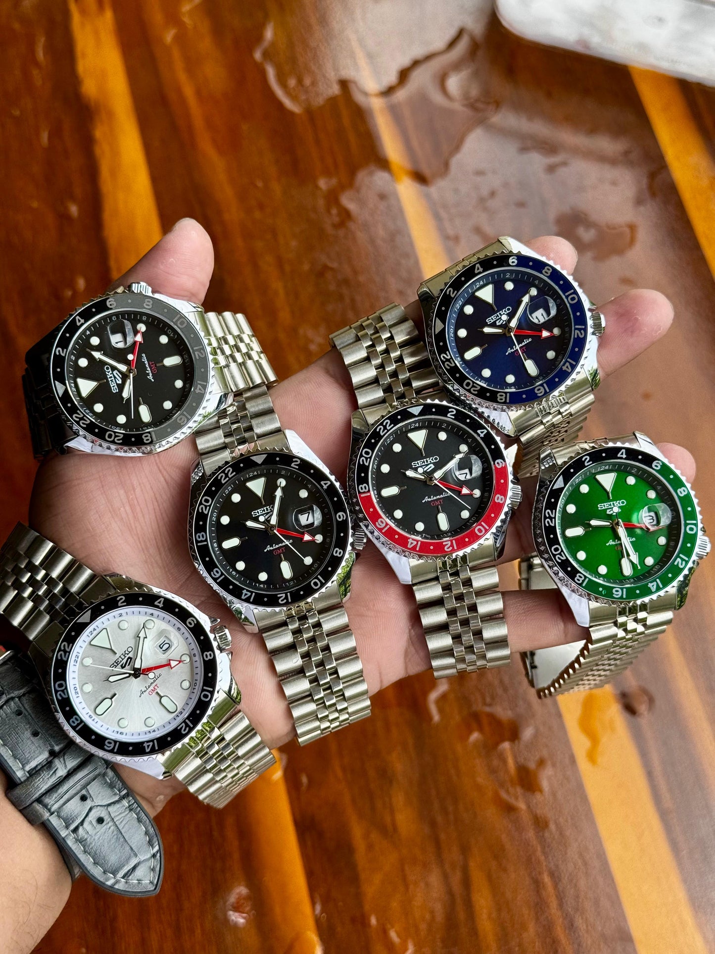 Seiko 5 GMT QUARTZ