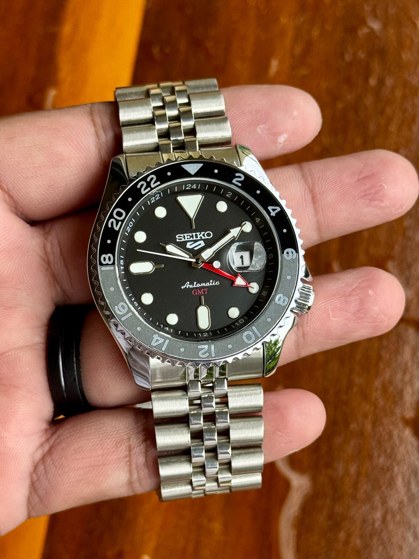Seiko 5 GMT QUARTZ