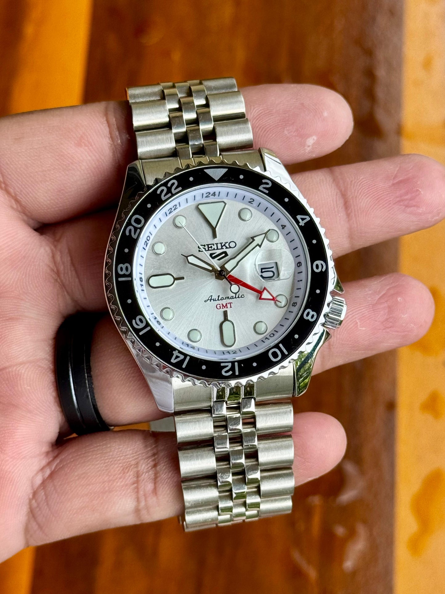 Seiko 5 GMT QUARTZ